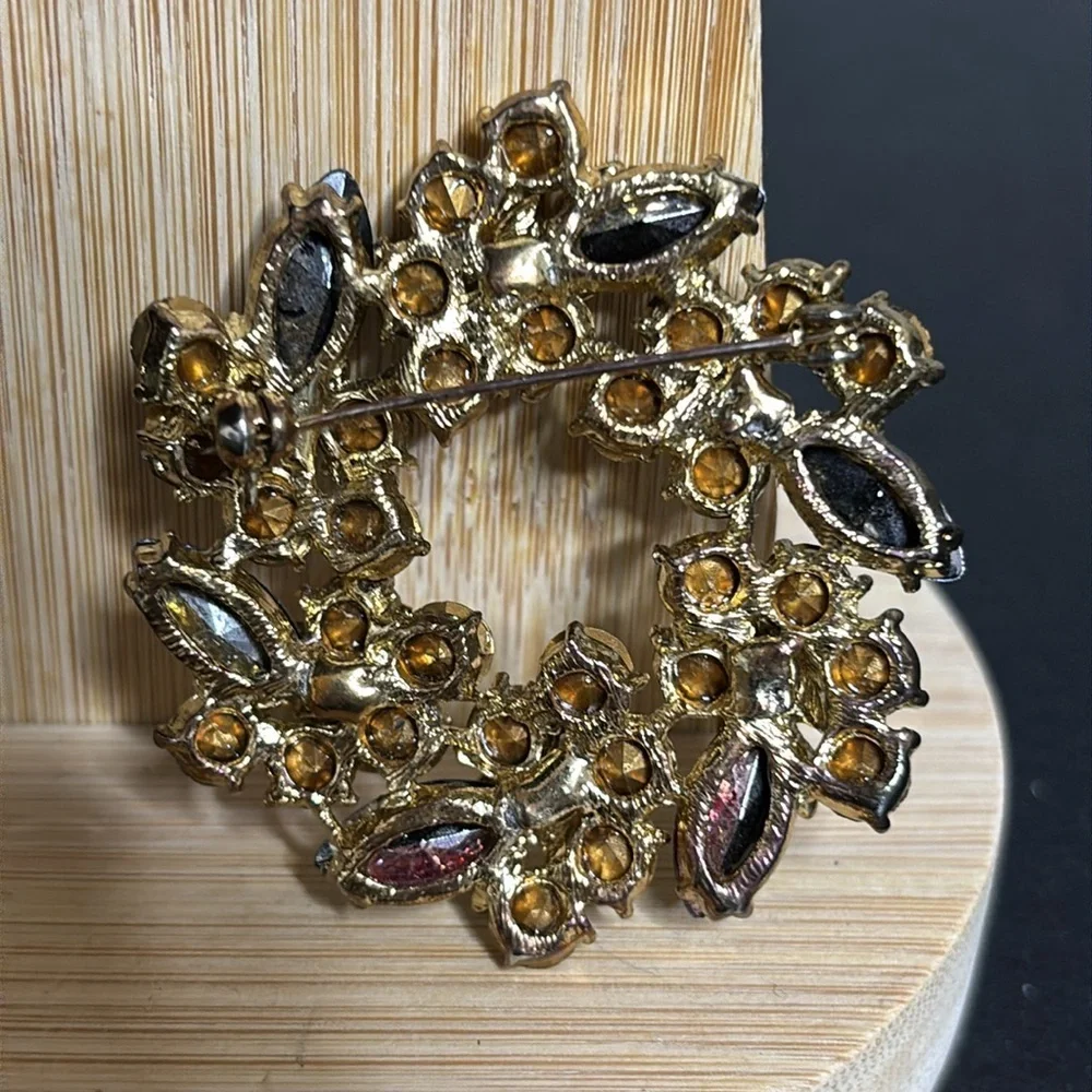 Vintage Chic Black and Gold Crystal Rhinestone Brooch